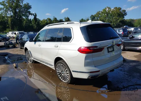 2021 BMW X7 xDrive40I z USA, uszkodzony, nr VIN 5UXCW2C05M9H69423